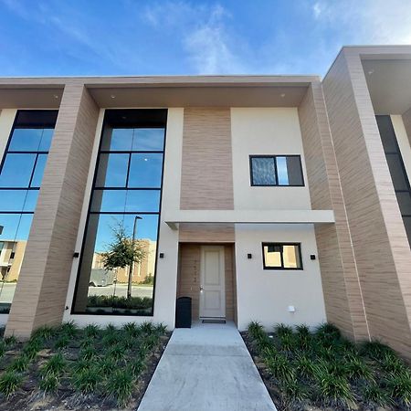 Luxury Home In Orlando With Private Hot Tub - 7 Min From Disney Parks - 3 Bedrooms And 4 Bathrooms! Exterior photo